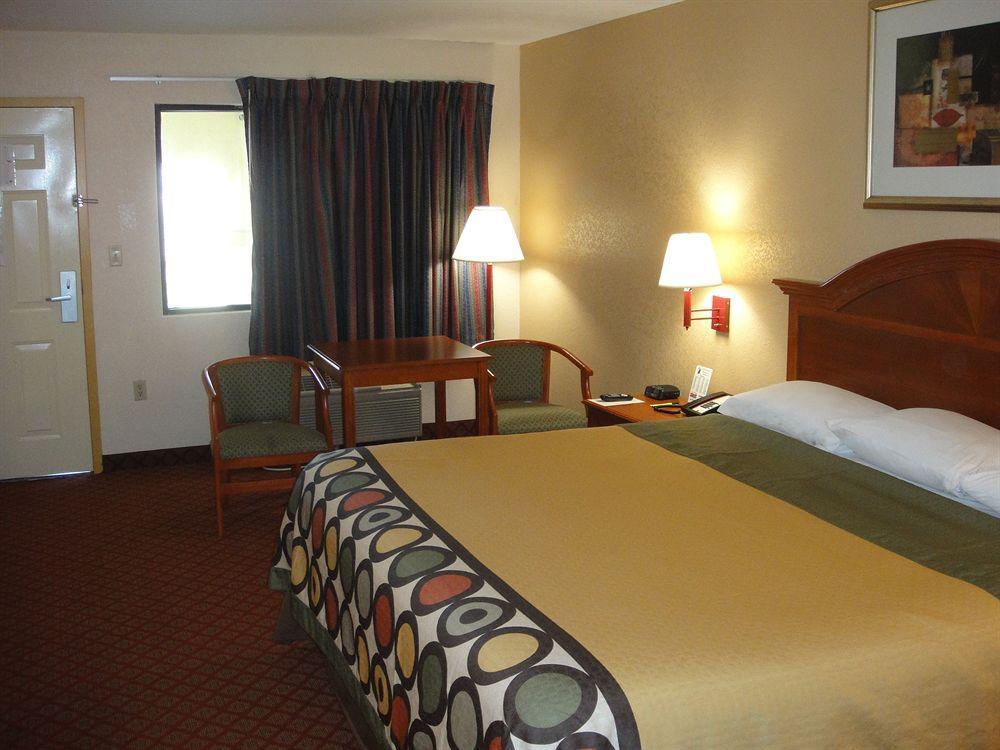 Super 8 By Wyndham Prattville Montgomery מראה חיצוני תמונה